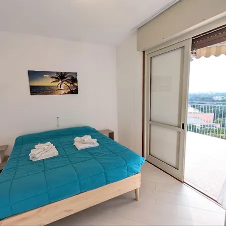 Apartment Seafront 2bedr With View 