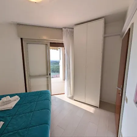Apartment Seafront 2bedr With View 