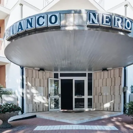 Seafront 2bedr With View 