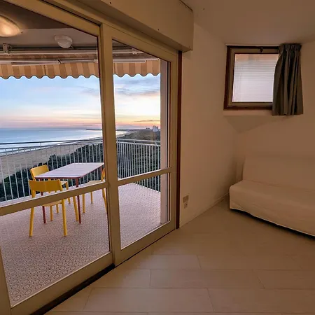 Seafront 2bedr With View 