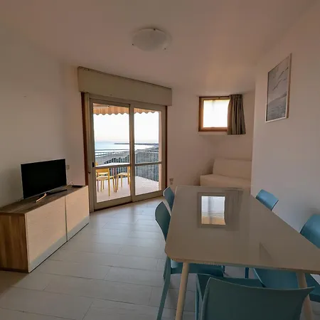 Seafront 2bedr With View 